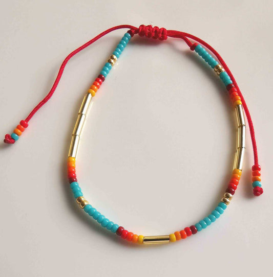 Pulsera Hilo Rojo Mostacillas Multicolor Tubos Dorados Ajustable Boho Chic Verano Festival Amuleto
