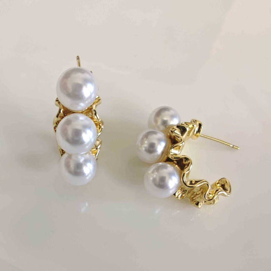 Aro Bañado en Oro Medio Argolla Sobre 3 Perlas