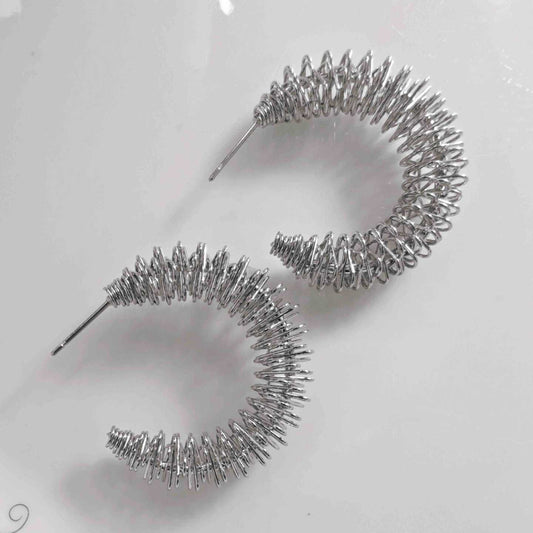 Aro Acero Inoxitable Plateado Medio Argolla Hilo Distorsión