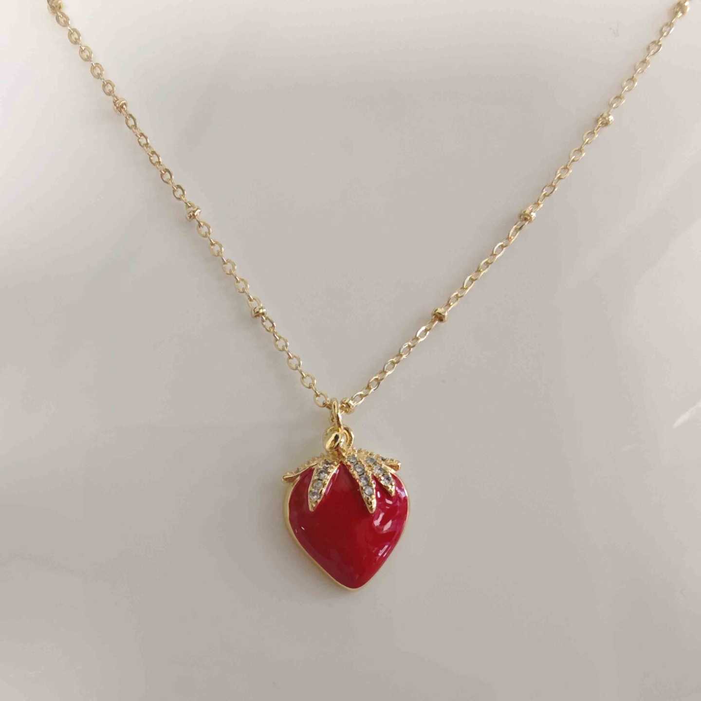 Collar Baño Oro Colgante Fresa Rojo Circones