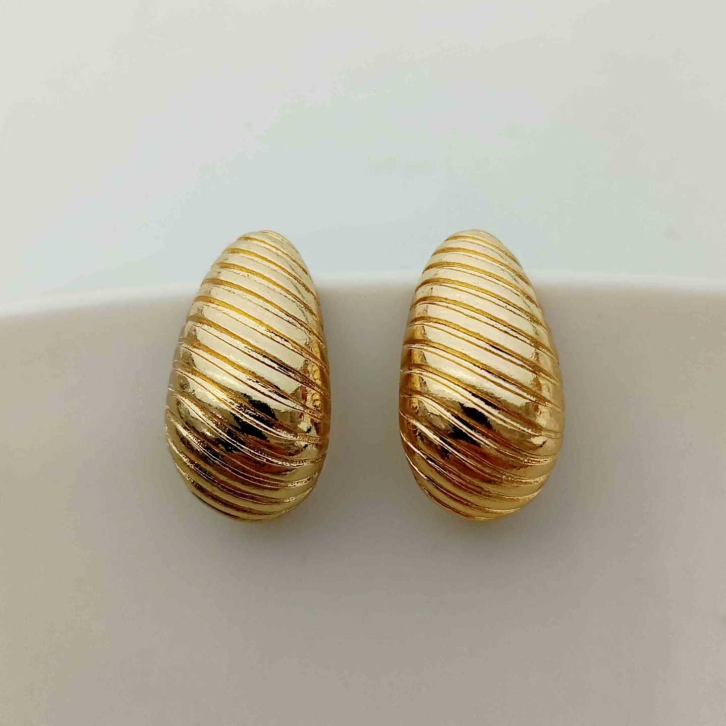 Aro Acero Inoxitable Dorado Gota Asargada