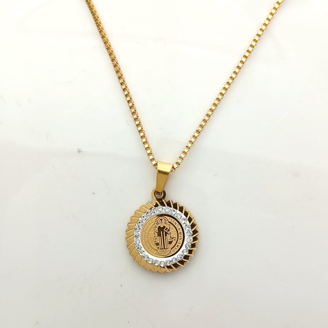 Collar de Acero Dorado San Benito Circones 18mm