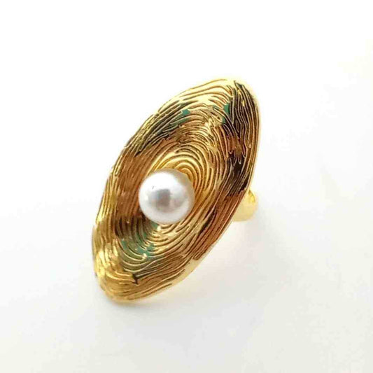 Anillo Bañado en Oro Perla Sobre Ovalo Ajustable