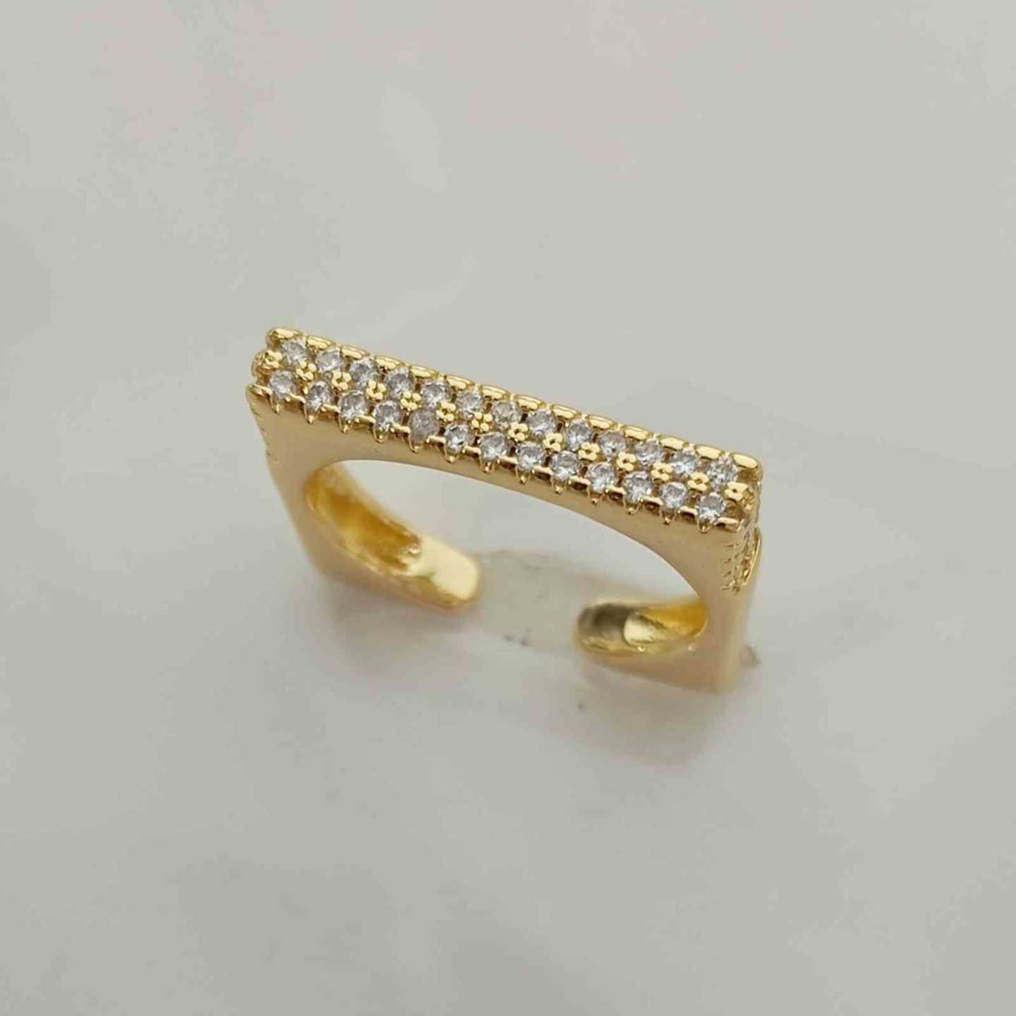 Anillo Bañado en Oro Cuadrada Circones Ajustable