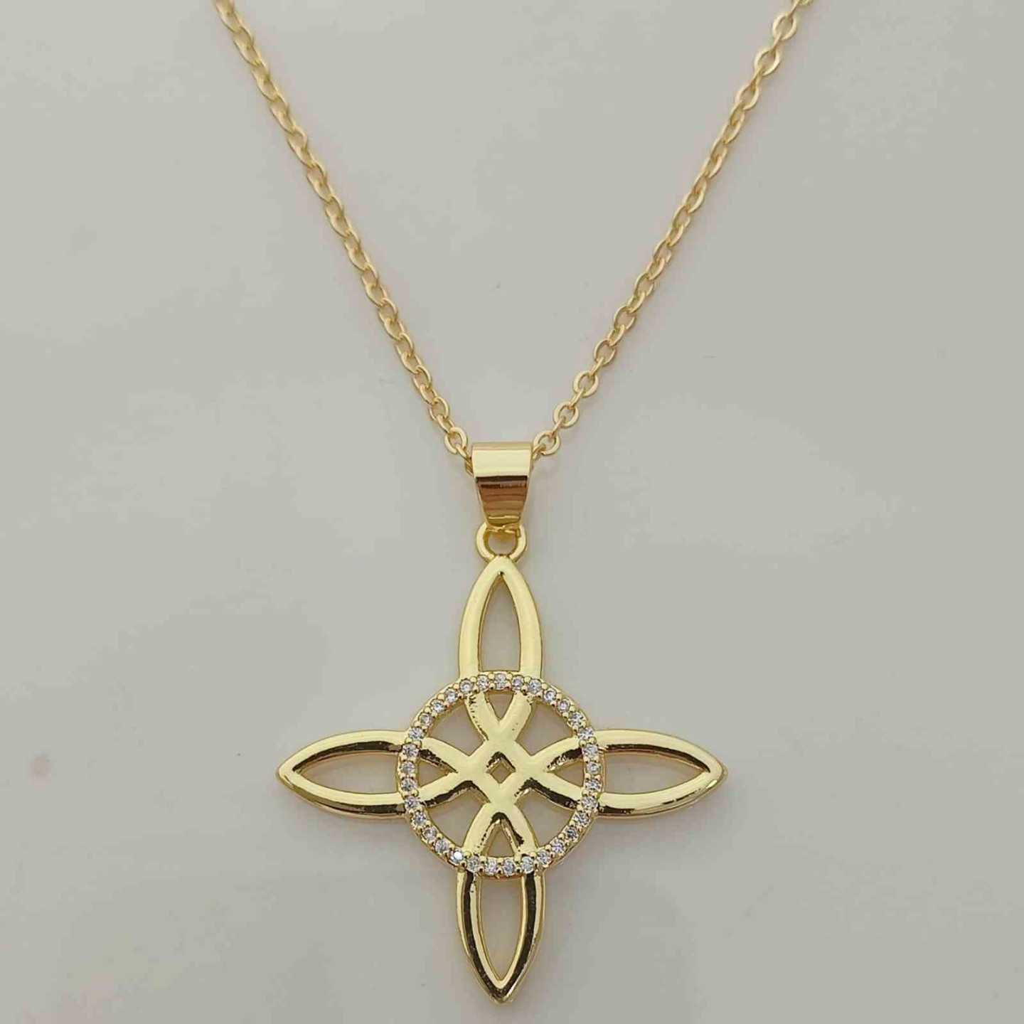 Collar Bañado En Oro Colgante Nudo de Bruja Circones 