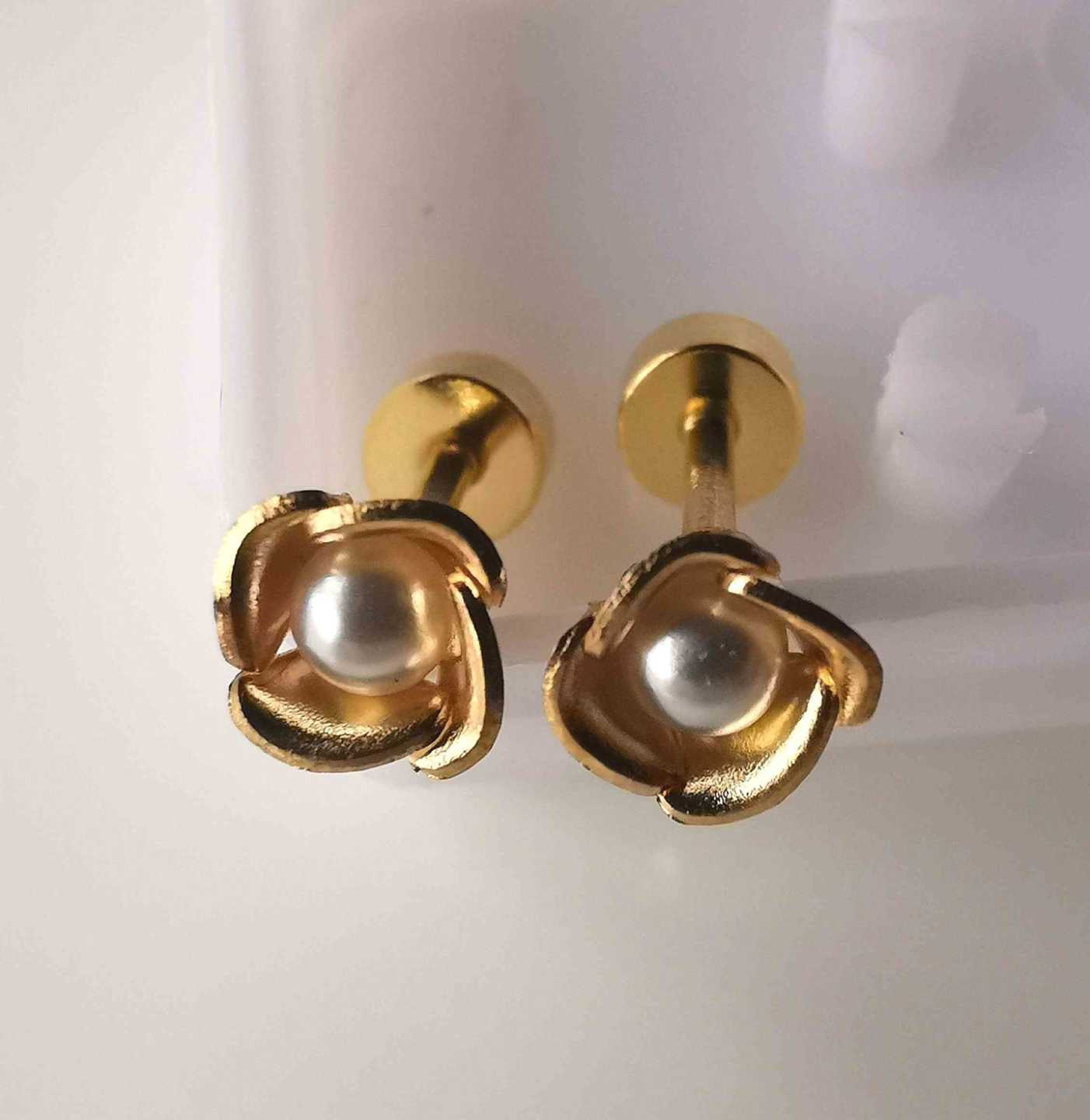 Aro Dorado Flor Dentro Perla Falsa C/Tope