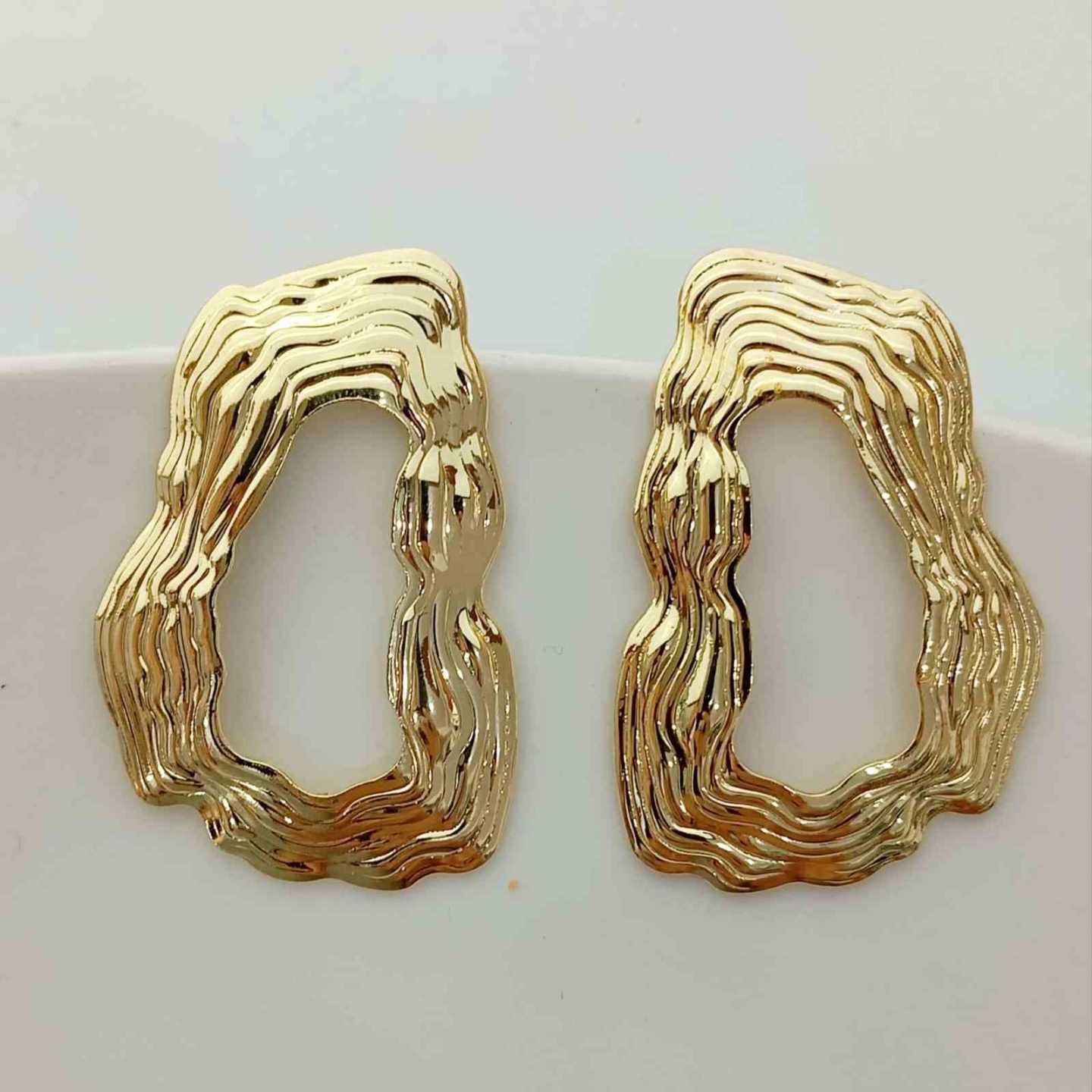 Aro Bañado en Oro Rectángulo Irrecular Grande 50x35mm